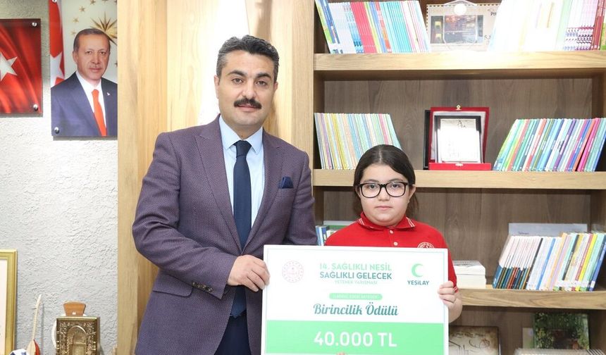 Sivas'ta Türkiye birincisinden Müdür Erdoğan'a ziyaret