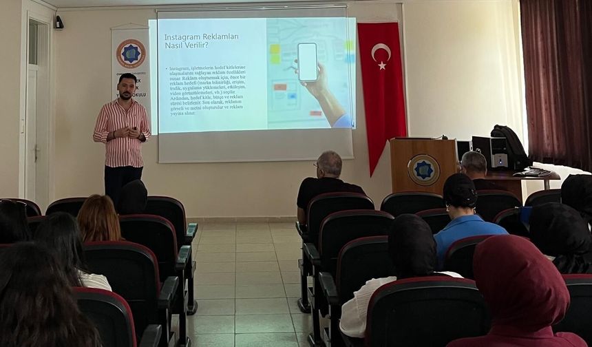 Gemerek MYO öğrencileri dijital pazarlama seminerinde buluştu