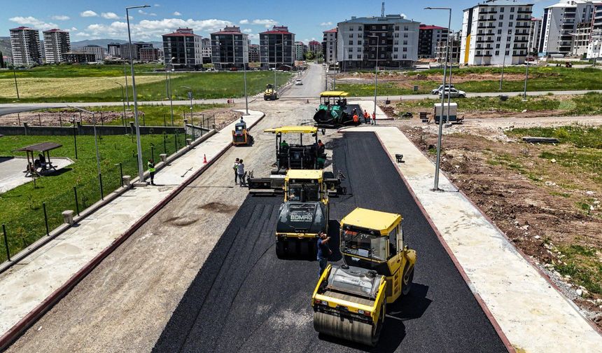 Şeyh Şamil Mahallesi’nde asfalt çalışmaları sürüyor