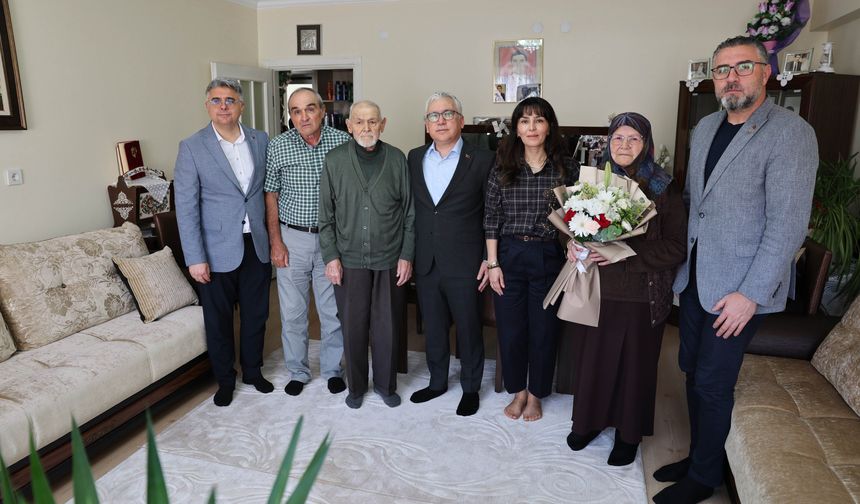 Sivas’ta Babalar Günü’nde şehit babasına anlamlı ziyaret