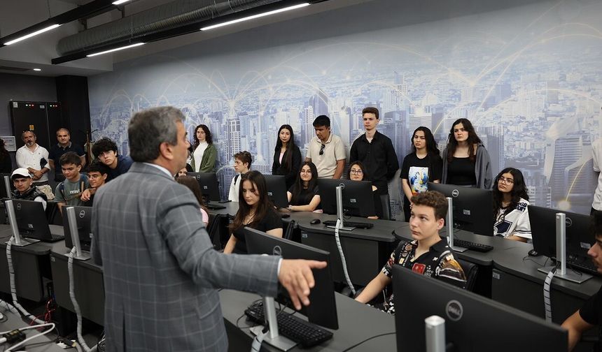 Sivas'ta o üniversiteye Talas öğrencilerinden gezi