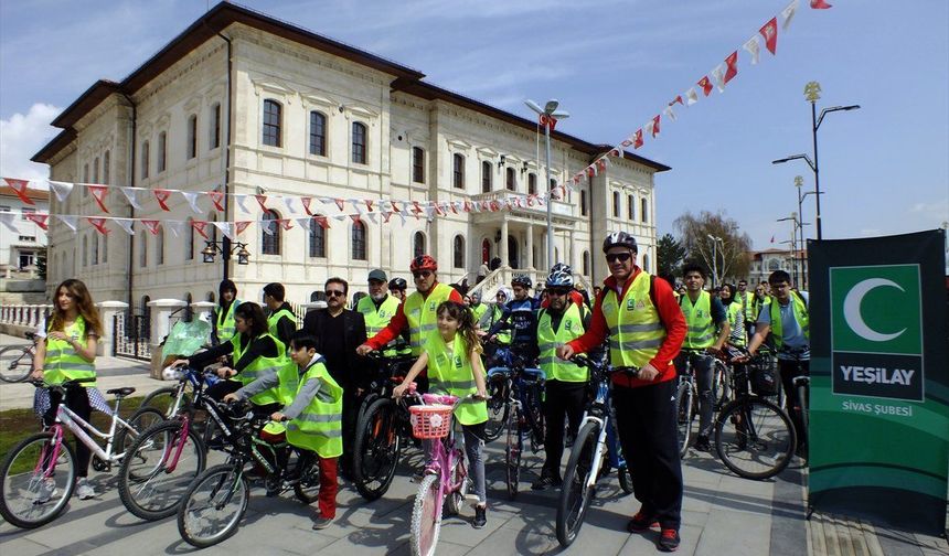 Sivas'ta 13. Geleneksel Yeşilay Bisiklet Turu düzenleniyor