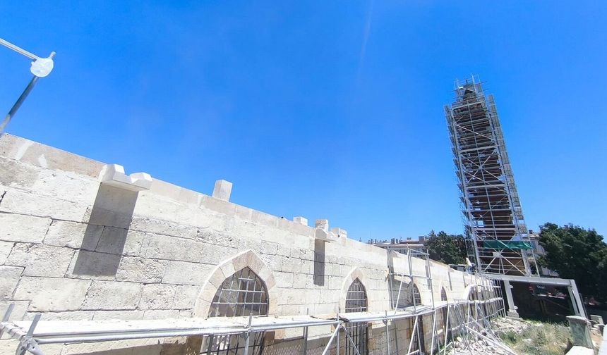 Sivas Ulu Camii'nde restorasyon hızlandı, tarihi yapıda ince işçilik dikkat çekiyor