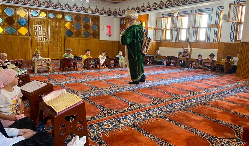 Sivas'ta Nasrettin Hoca camide çocuklarla buluştu