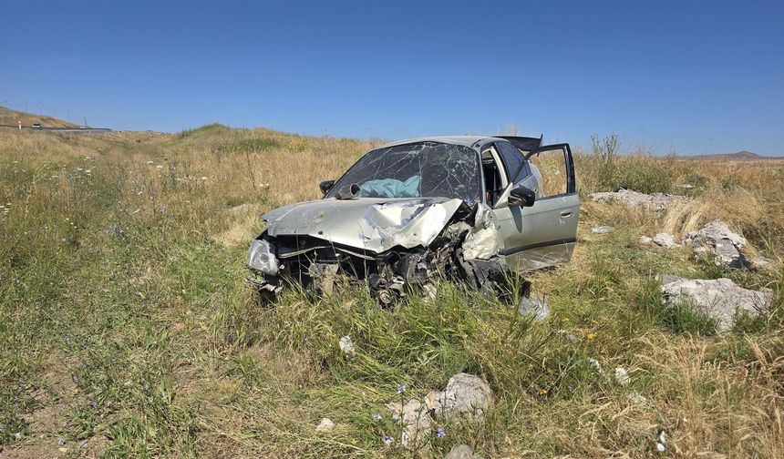 Sivas'ta Feci Kaza! Kontrolden Çıkan Otomobil Şarampole Yuvarlandı!
