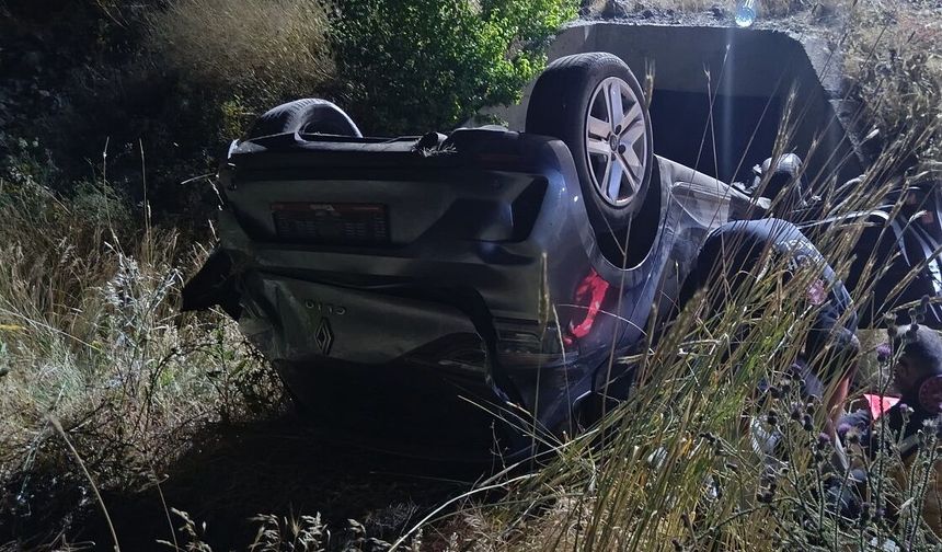 Sivas Çekem'de otomobil devrildi: 4 yaralı!