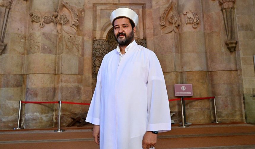 Sivaslı o imam çocukluk hayallerini yaşıyor