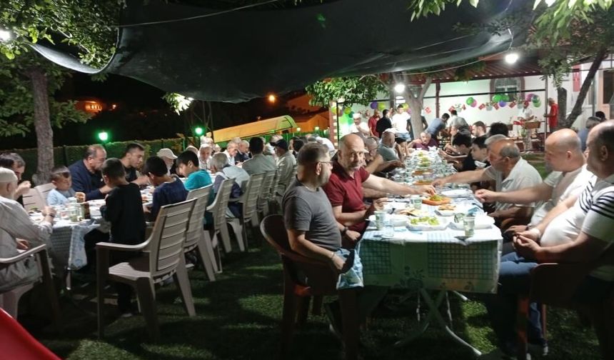 Sivas'ta bu camide önce ibadet sonra ziyafet var