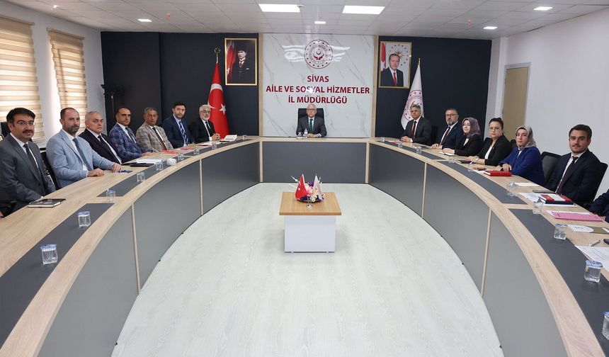 Sivas Valisi Şimşek, Aile ve Sosyal Hizmetler İl Müdürlüğünü ziyaret etti