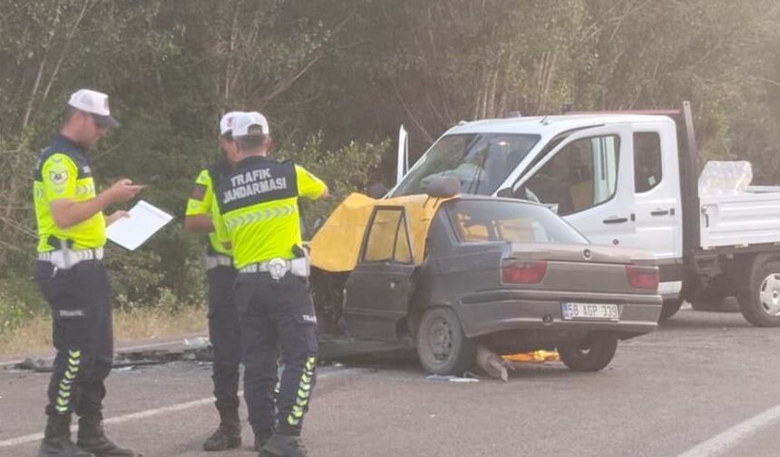 Sivas'ta Feci Kaza 1 Ölü 2 Yaralı !