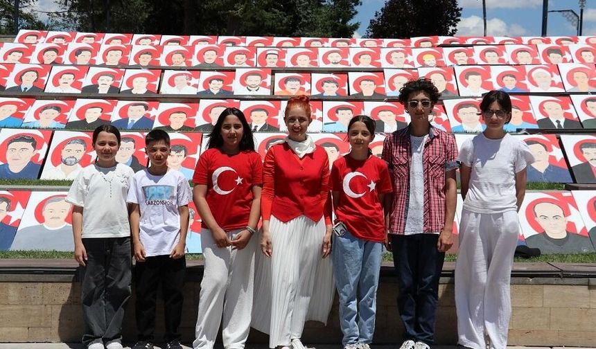 Sivas'ta 15 Temmuz şehitlerinin resimlerini çizdiler
