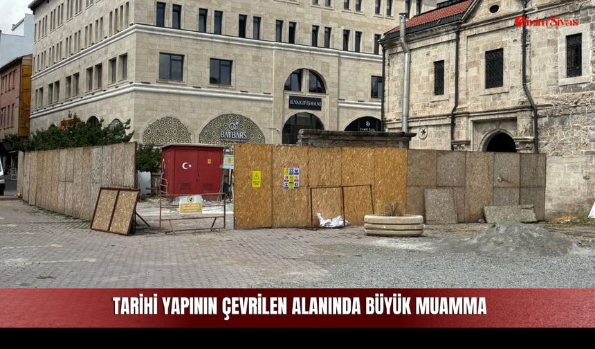 Yaz Bitti, Tek Bir Çivi Çakılmadı! Tarihi Yapının Çevrilen Alanında Büyük Muamma