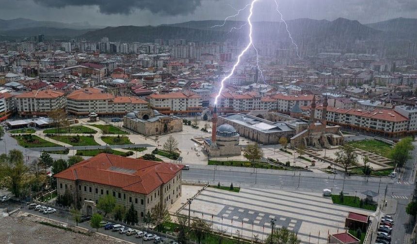 Sivas’ta yağışlı günler başlıyor! Kuvvetli sağanak için kritik uyarı
