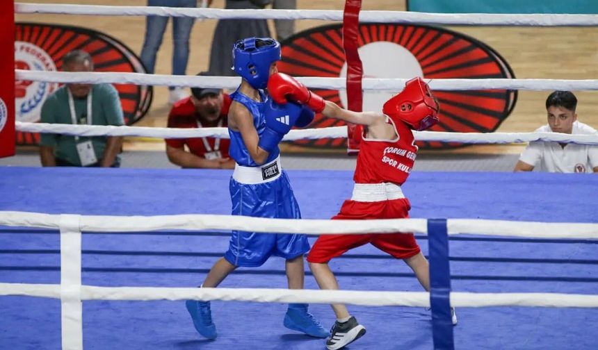 Sivas’ta U13 Türkiye Boks Şampiyonası heyecanı sürüyor