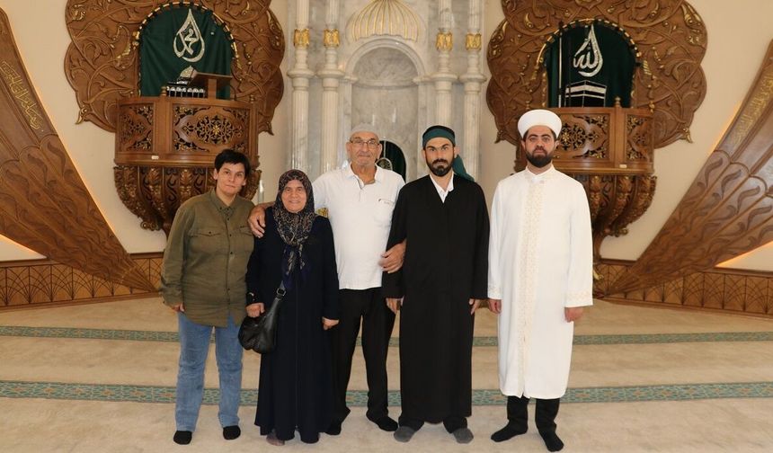 Sivaslı hayırseverler engelli genci Umre'ye gönderecek