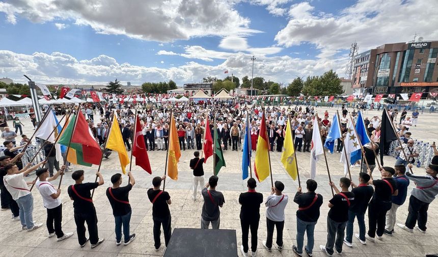 Cacabey Meydanı Tarihi Buluşmaya Sahne Oldu! Sivaslı Türkmenler Kırşehir’de Boy Gösterdi