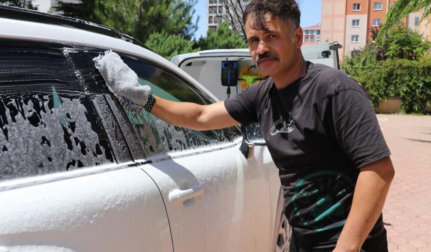 Sivas'ta seyyar araba yıkayıcı
