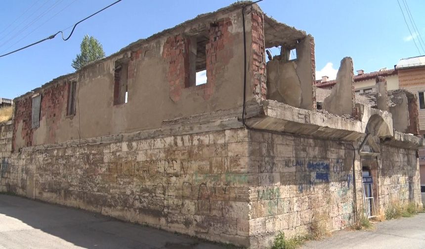 Sivas’ın 122 Yıllık Tarihi Hamamı Yeniden Hayat Bulmayı Bekliyor