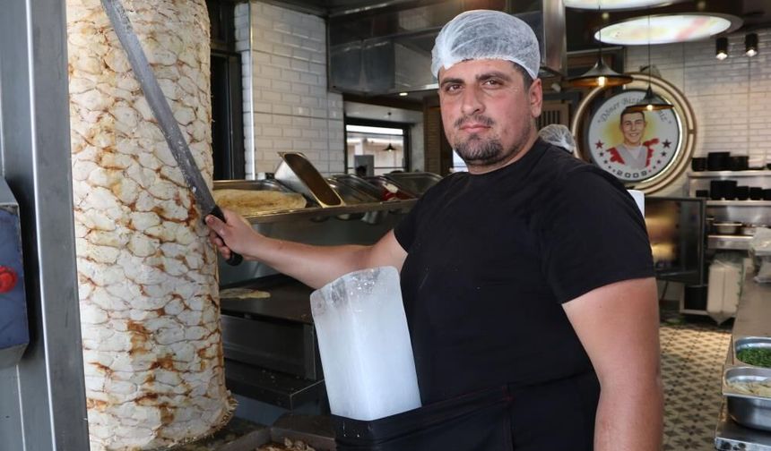 40 Derecede Döner Kesmenin Sırrı Ortaya Çıktı! Vücuduna Kalıp Buz Bağladı!