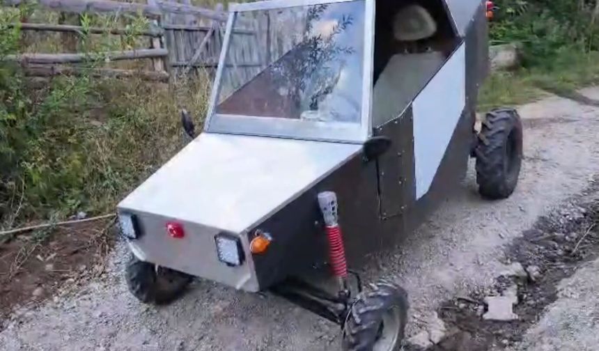 Sivaslı Vatandaş El Yapımı Aracını 20 Yıl Sonra Tamamladı!