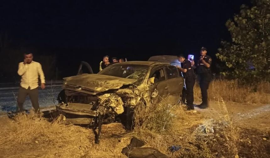 Feci Zincirleme Kaza! Tır ile İki Otomobil Çarpıştı