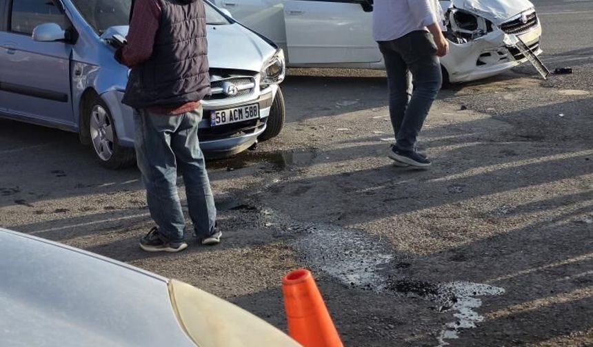 Sivas'ta Feci Kaza 7 Kişi Yaralandı