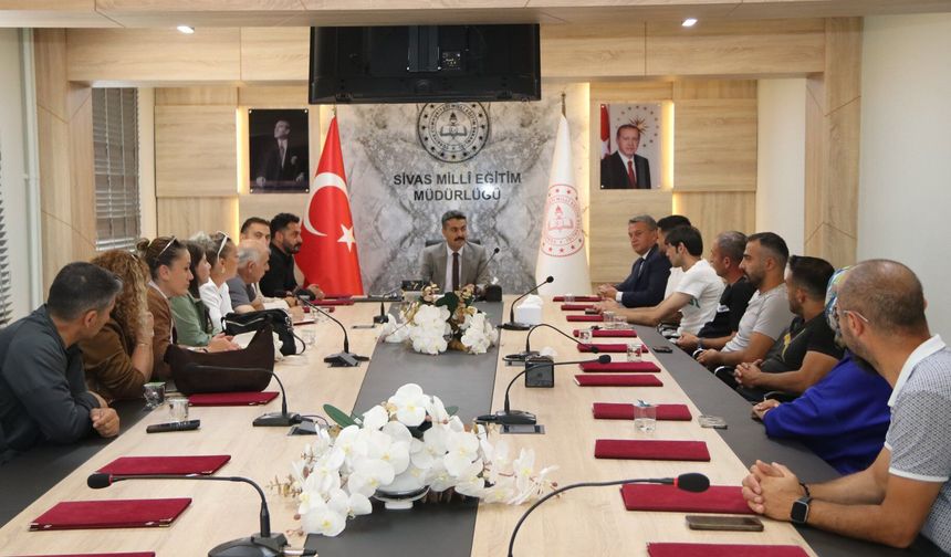 Sivas'ta öğrencilerin spor aktivitesi için toplanıldı