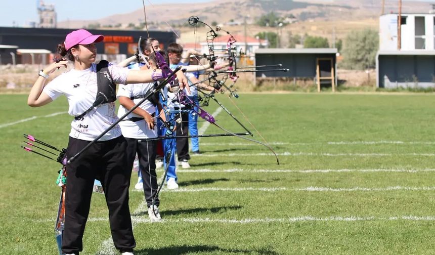 Sivas’ta Okçuluk heyecanı: Okulların açılması aşkına