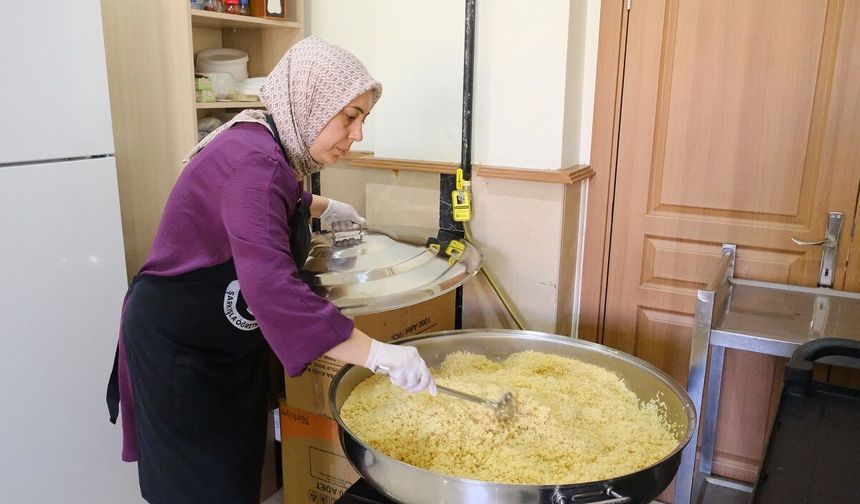Şarkışla'da SYDV'den 100 haneye günlük yemek