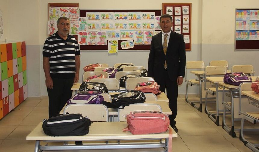 Zara Belediyesi'nden öğrencilere çanta ve kırtasiye seti