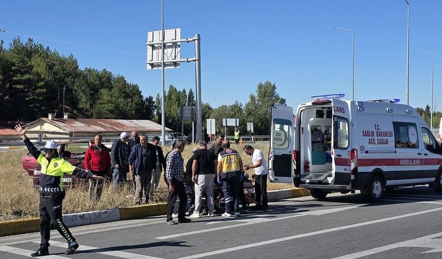 Sivas'ta otomobiller çarpıştı! 2 kişi ağır yaralı
