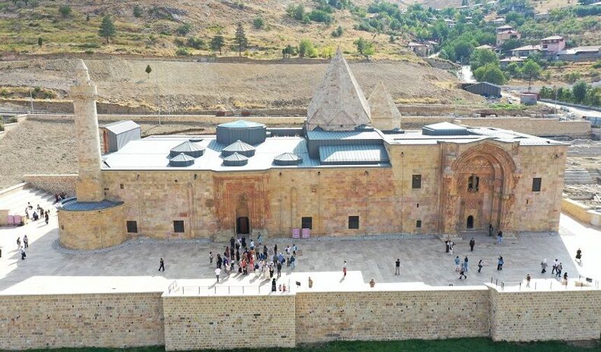 Divriği Ulu Camii ve Darüşşifası'na ziyaretçi akını! İşte rakamlar