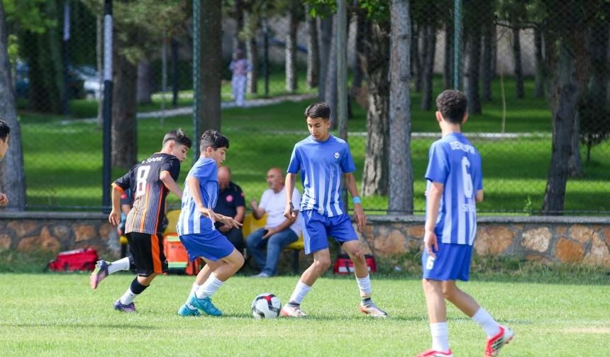 4 Eylül coşkusu sahaya taşındı! Sivas’ta genç futbolcular karşı karşıya