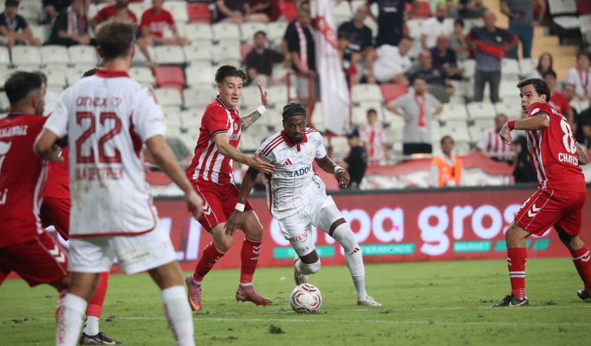 Sivasspor Antalya'da Destan Yazdı! Antalyaspor'u 2-1 Mağlup Etti