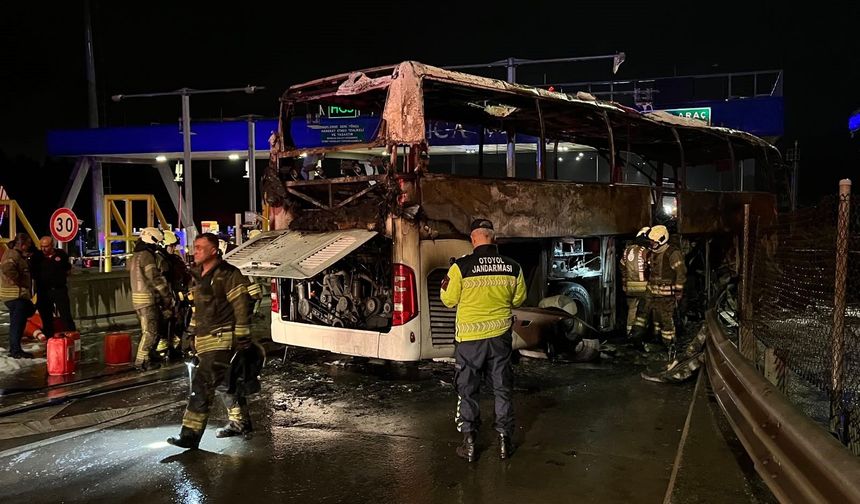 Feci Kaza Alev Alev Yandı 2 Ölü, 8 Yaralı