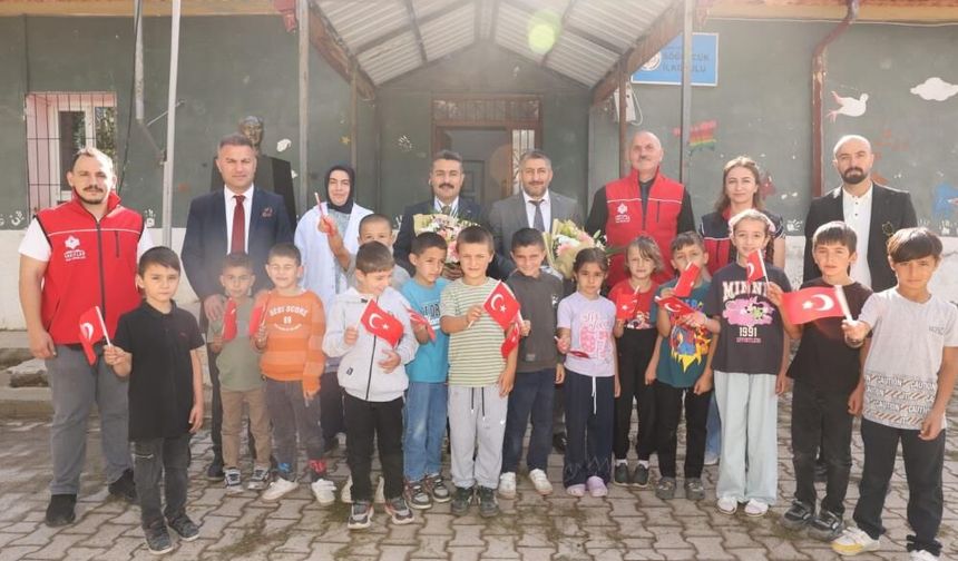 Sivas Vakıflar'dan köy okullarına destek