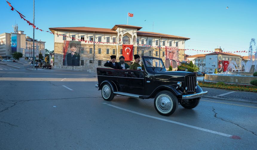 Sivas’ta Tarihi Anlar Yeniden Yaşandı! Atatürk’ün Sivas’a Gelişi Canlandırıldı