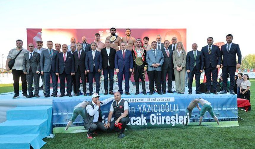 Sivas’ta Er Meydanında Büyük Heyecan: Başpehlivan Taha Hümeyni Oldu