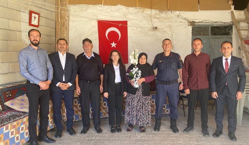 Hafik Kaymakamı'ndan şehit ailesine ziyaret