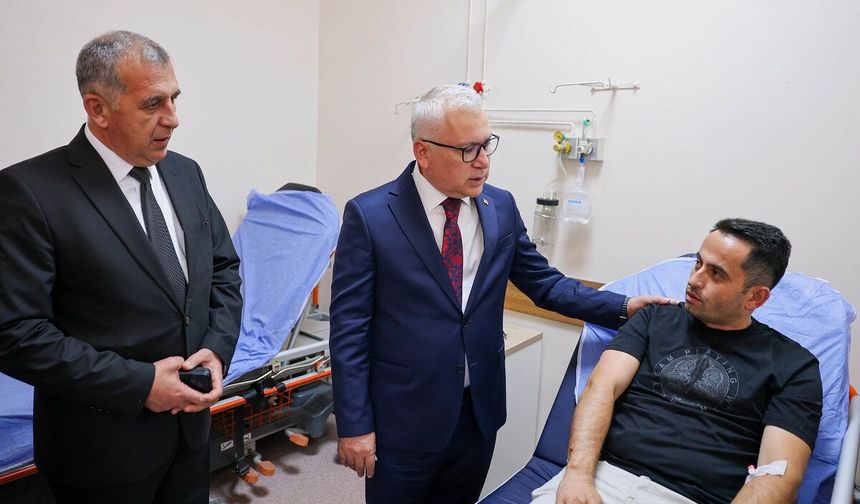 Sivas'ta öğrenci servisi ve polis aracı çarpıştı!
