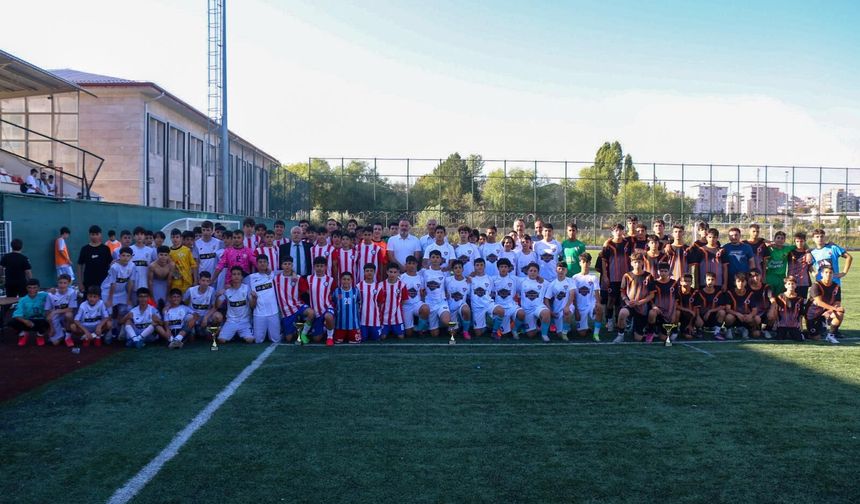 4 Eylül Coşkusu Sahaya Yansıdı! U-15 Futbol Turnuvası Tamamlandı