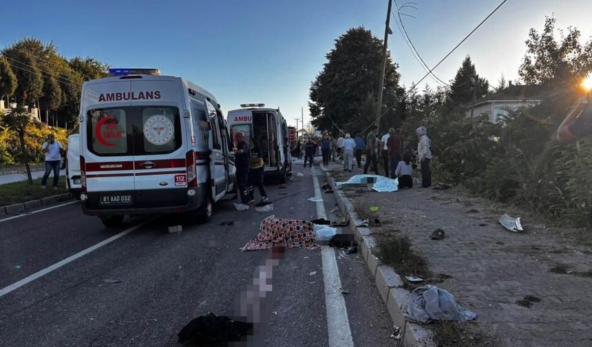 Feci Kaza 4 Ölü Var 8 Kişi Yaralı !