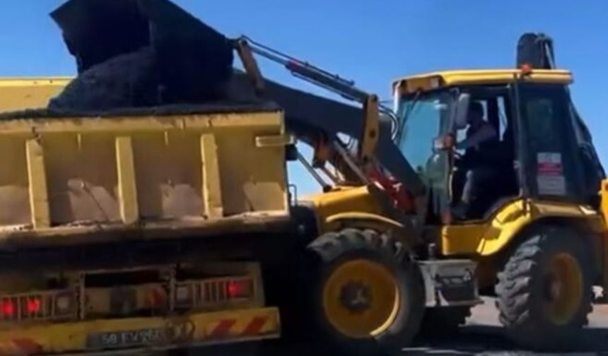 Gemerek’te köy yollarında asfalt mesaisi sürüyor