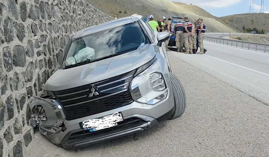 Sivas-Erzincan yolu Sakaltutan'da yine kaza