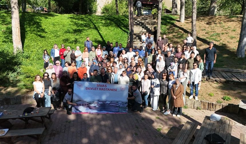 Sivas Devlet Hastanesi Çalışanları Paşabahçe'de Moral Depoladı