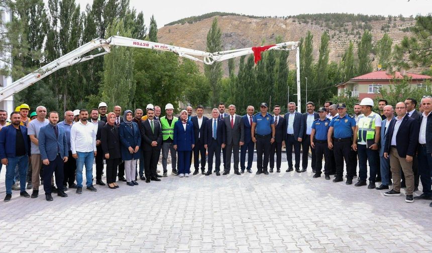 Gürün'de Öğretmenevi ve İlçe Emniyet Müdürlüğü Hizmet Binalarının Temeli Atıldı