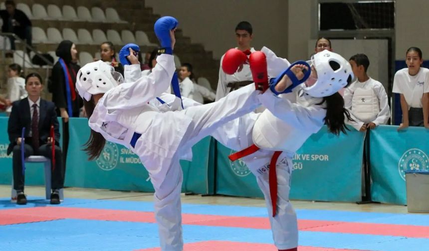 Sivas’ta Karate Heyecanı: 150 Sporcu İl Birinciliği İçin Tatamiye Çıktı