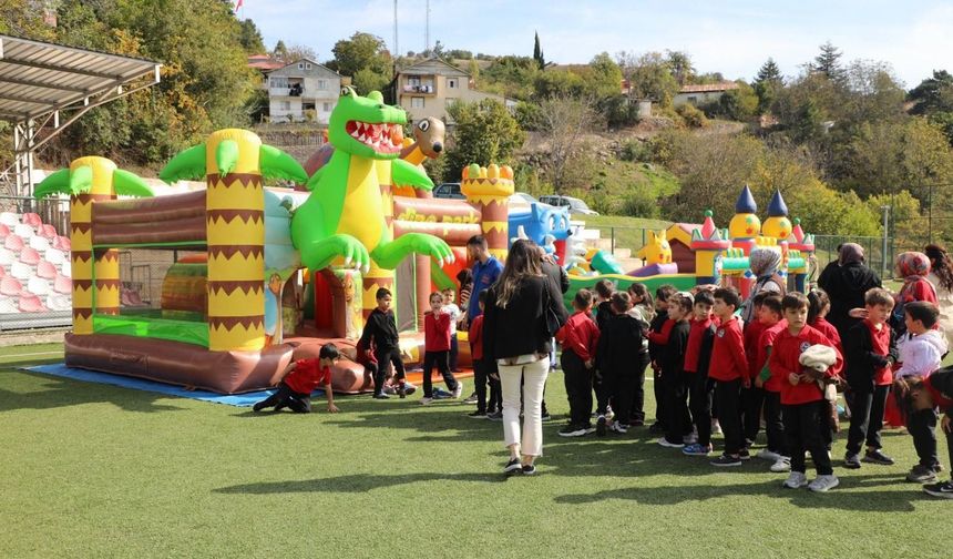 Koyulhisar’da Çocukların Neşesi Her Yeri Sardı