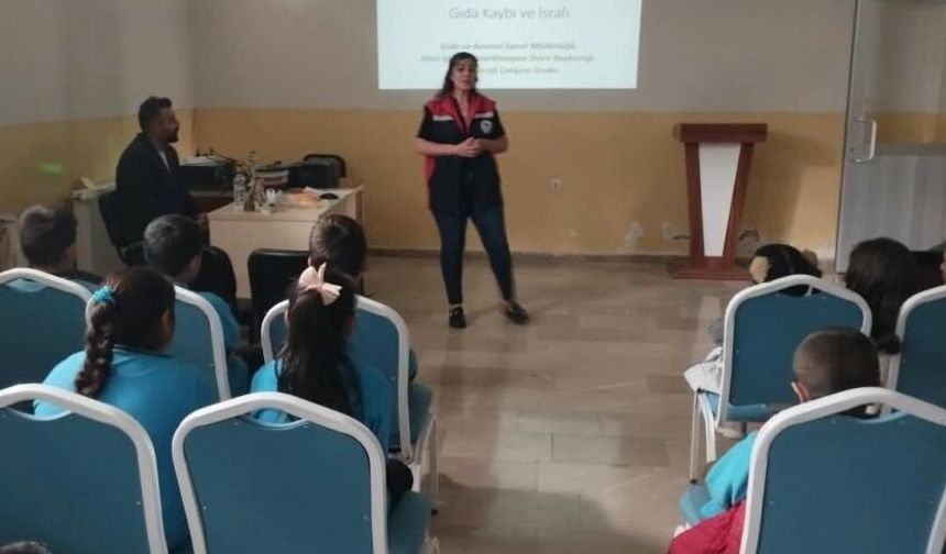 Ulaş'ta öğrencilere gıda güvenliği ve gıda hijyeni eğitimi verildi