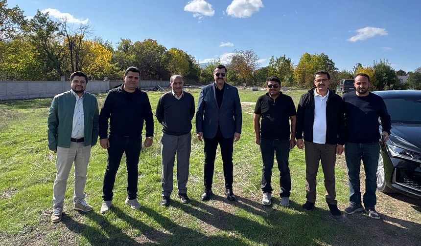 Suşehri'nde mezarlıklarda çevre düzenleme çalışması başlatıldı